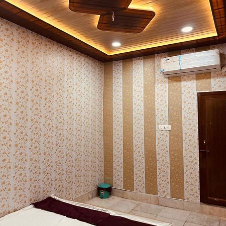 Hotel Raju Homestay Ayodhya 150 Meters From Shree Ram Janmbhoomi Temple 200 Meters From Ayodhya Dham Railway Station Exterior photo