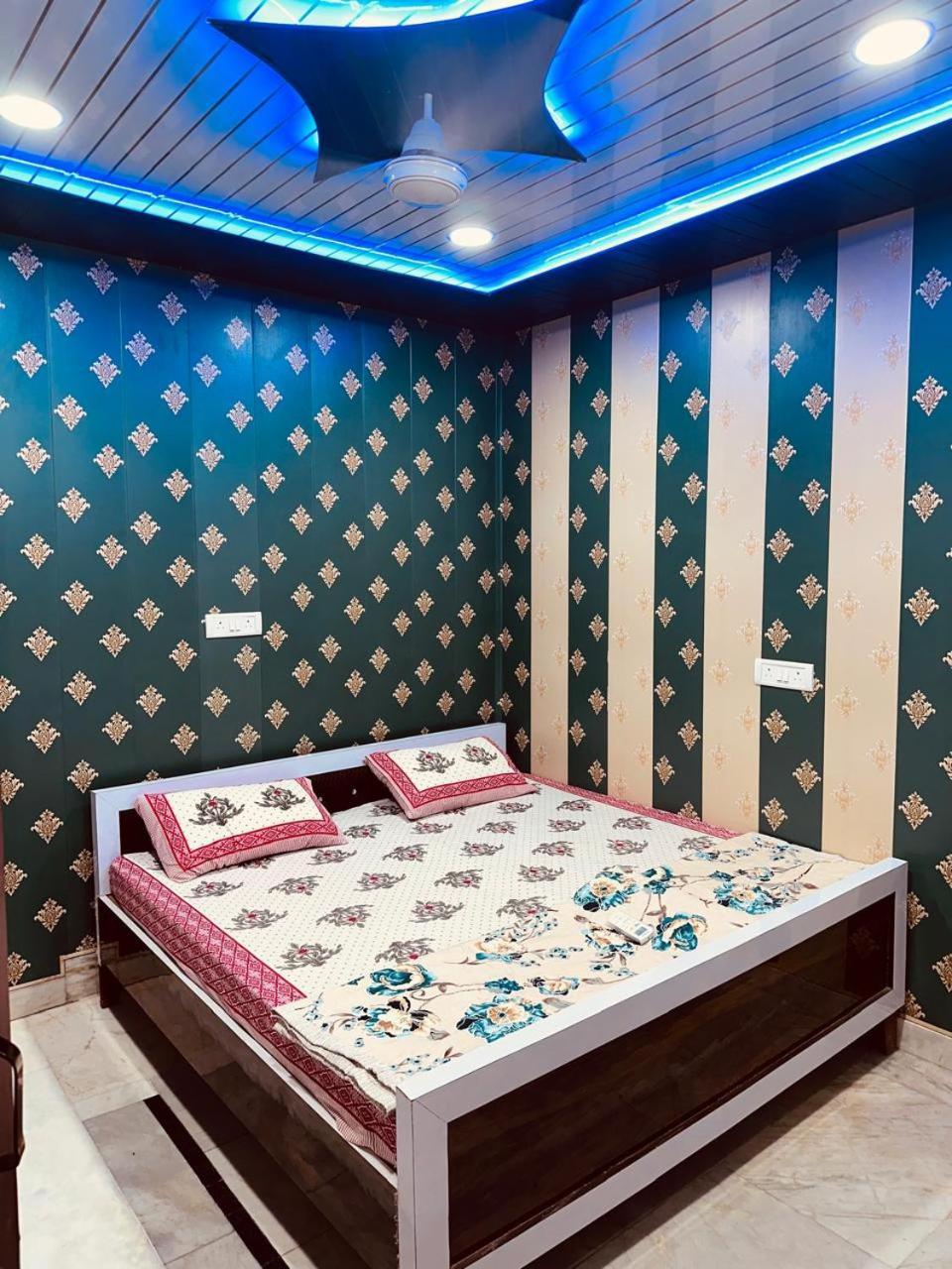 Hotel Raju Homestay Ayodhya 150 Meters From Shree Ram Janmbhoomi Temple 200 Meters From Ayodhya Dham Railway Station Exterior photo