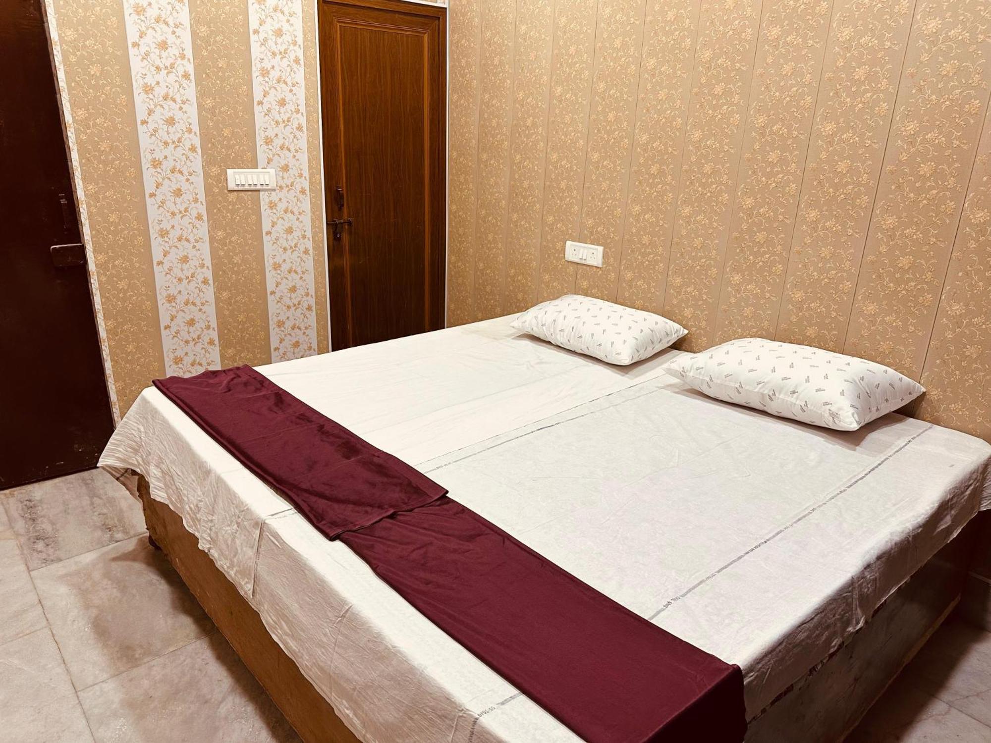 Hotel Raju Homestay Ayodhya 150 Meters From Shree Ram Janmbhoomi Temple 200 Meters From Ayodhya Dham Railway Station Exterior photo