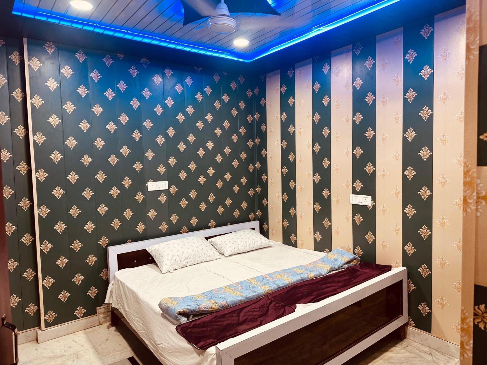 Hotel Raju Homestay Ayodhya 150 Meters From Shree Ram Janmbhoomi Temple 200 Meters From Ayodhya Dham Railway Station Exterior photo