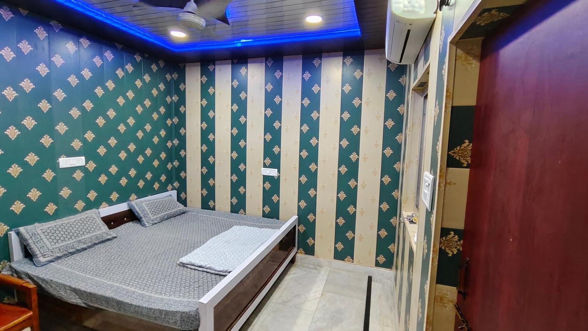 Hotel Raju Homestay Ayodhya 150 Meters From Shree Ram Janmbhoomi Temple 200 Meters From Ayodhya Dham Railway Station Exterior photo