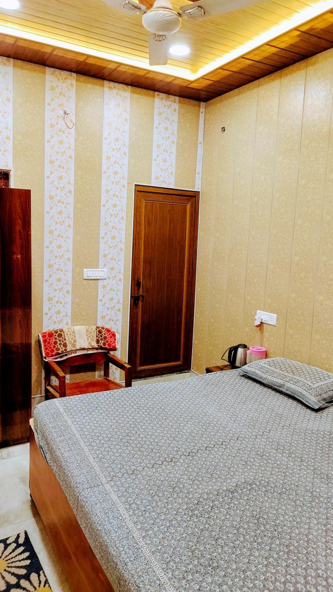 Hotel Raju Homestay Ayodhya 150 Meters From Shree Ram Janmbhoomi Temple 200 Meters From Ayodhya Dham Railway Station Exterior photo