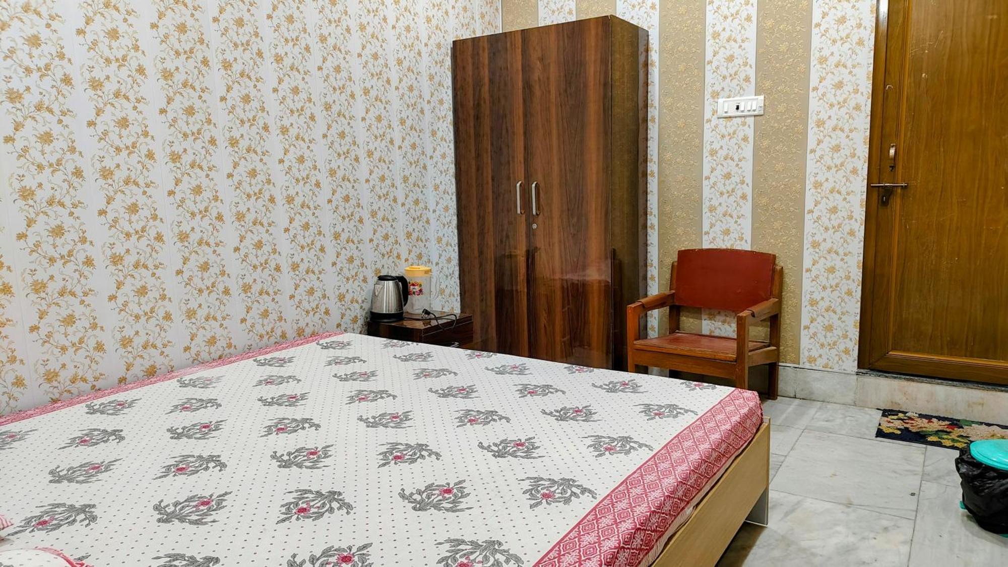 Hotel Raju Homestay Ayodhya 150 Meters From Shree Ram Janmbhoomi Temple 200 Meters From Ayodhya Dham Railway Station Exterior photo