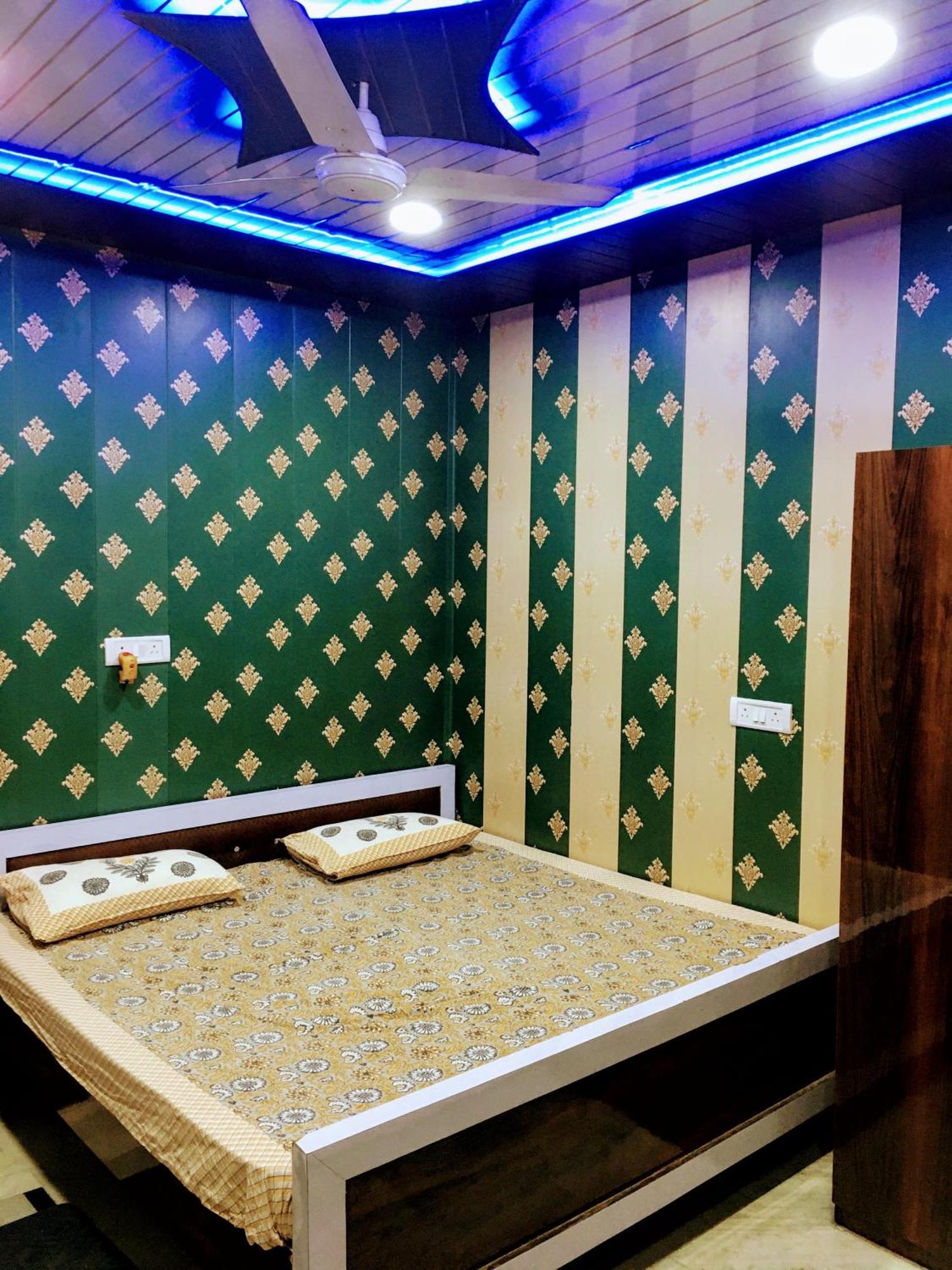 Hotel Raju Homestay Ayodhya 150 Meters From Shree Ram Janmbhoomi Temple 200 Meters From Ayodhya Dham Railway Station Exterior photo