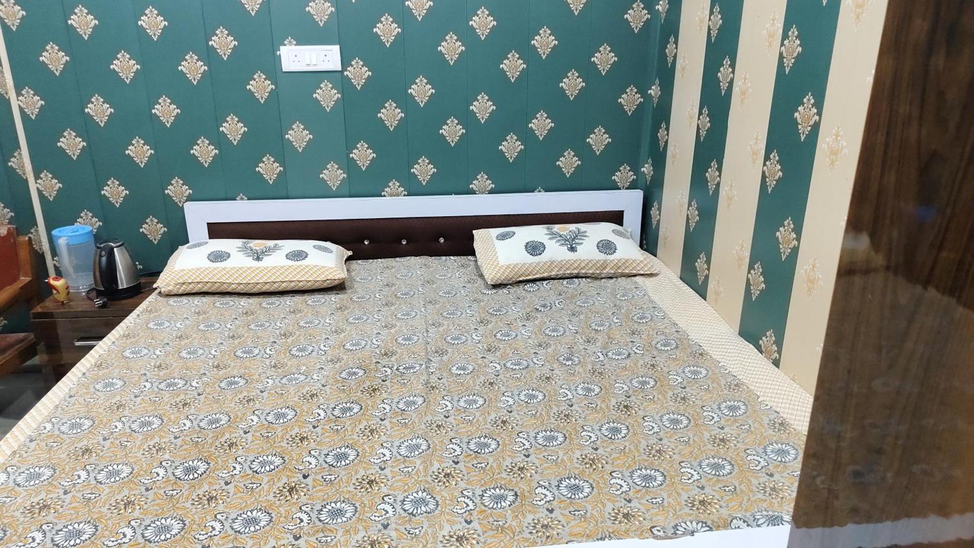 Hotel Raju Homestay Ayodhya 150 Meters From Shree Ram Janmbhoomi Temple 200 Meters From Ayodhya Dham Railway Station Exterior photo