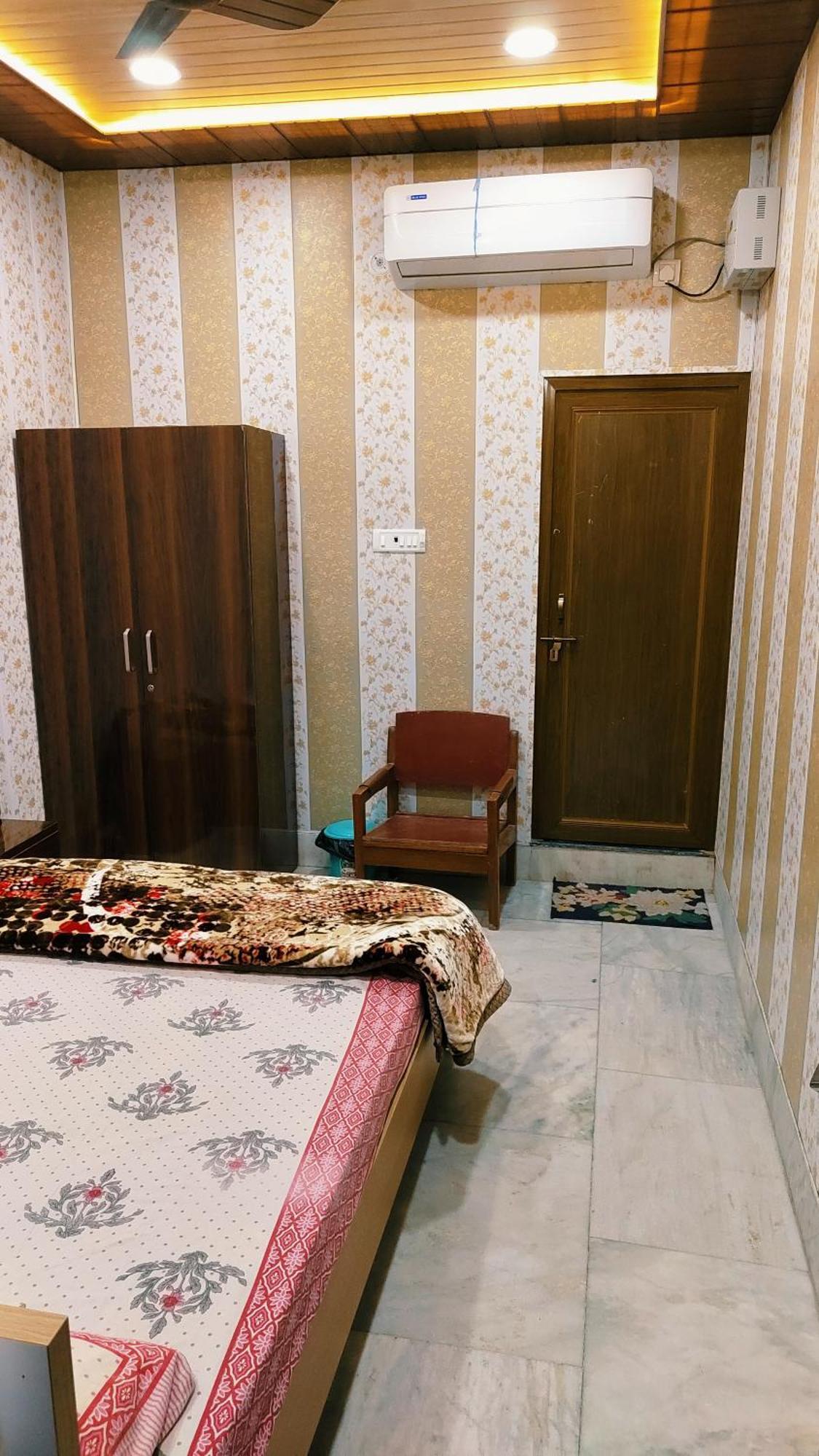 Hotel Raju Homestay Ayodhya 150 Meters From Shree Ram Janmbhoomi Temple 200 Meters From Ayodhya Dham Railway Station Exterior photo