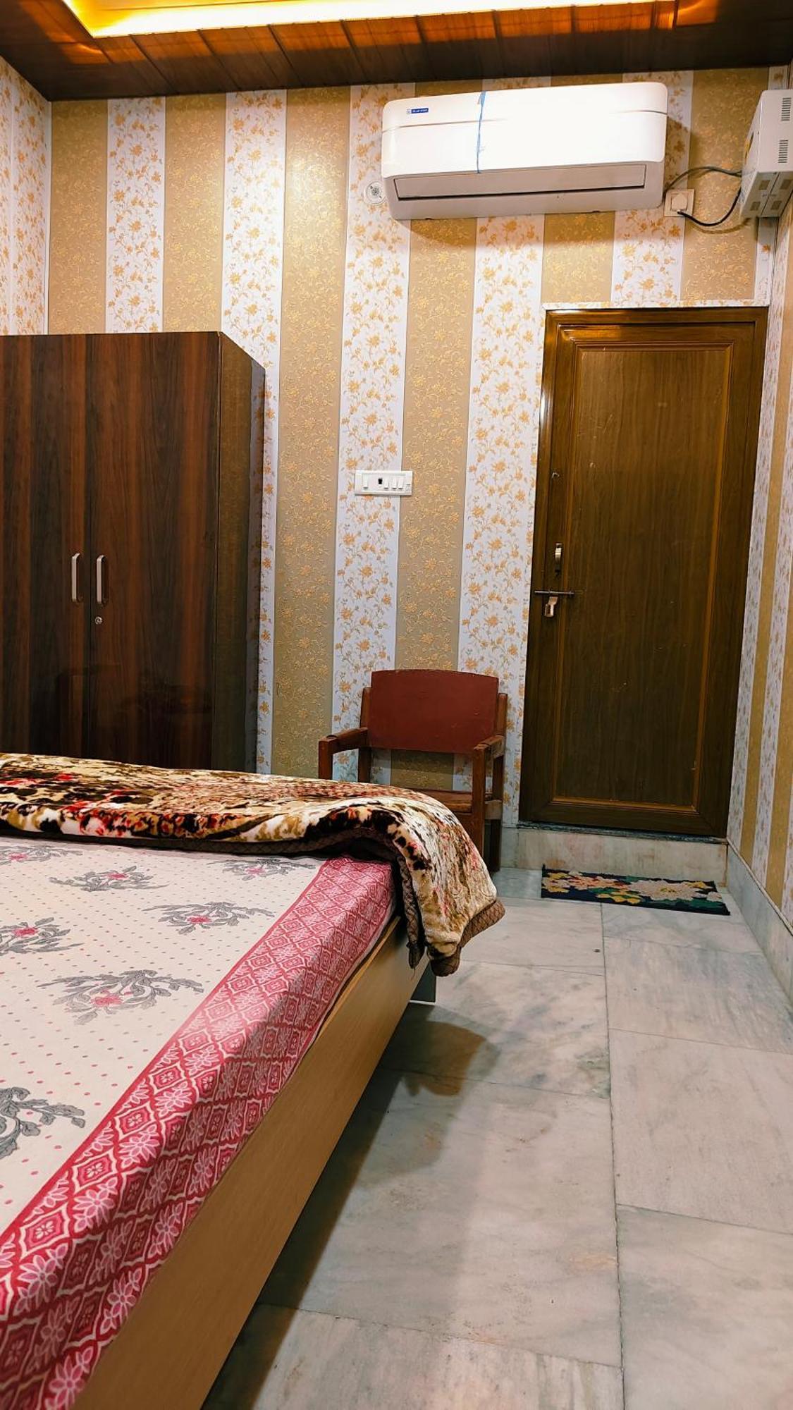 Hotel Raju Homestay Ayodhya 150 Meters From Shree Ram Janmbhoomi Temple 200 Meters From Ayodhya Dham Railway Station Exterior photo