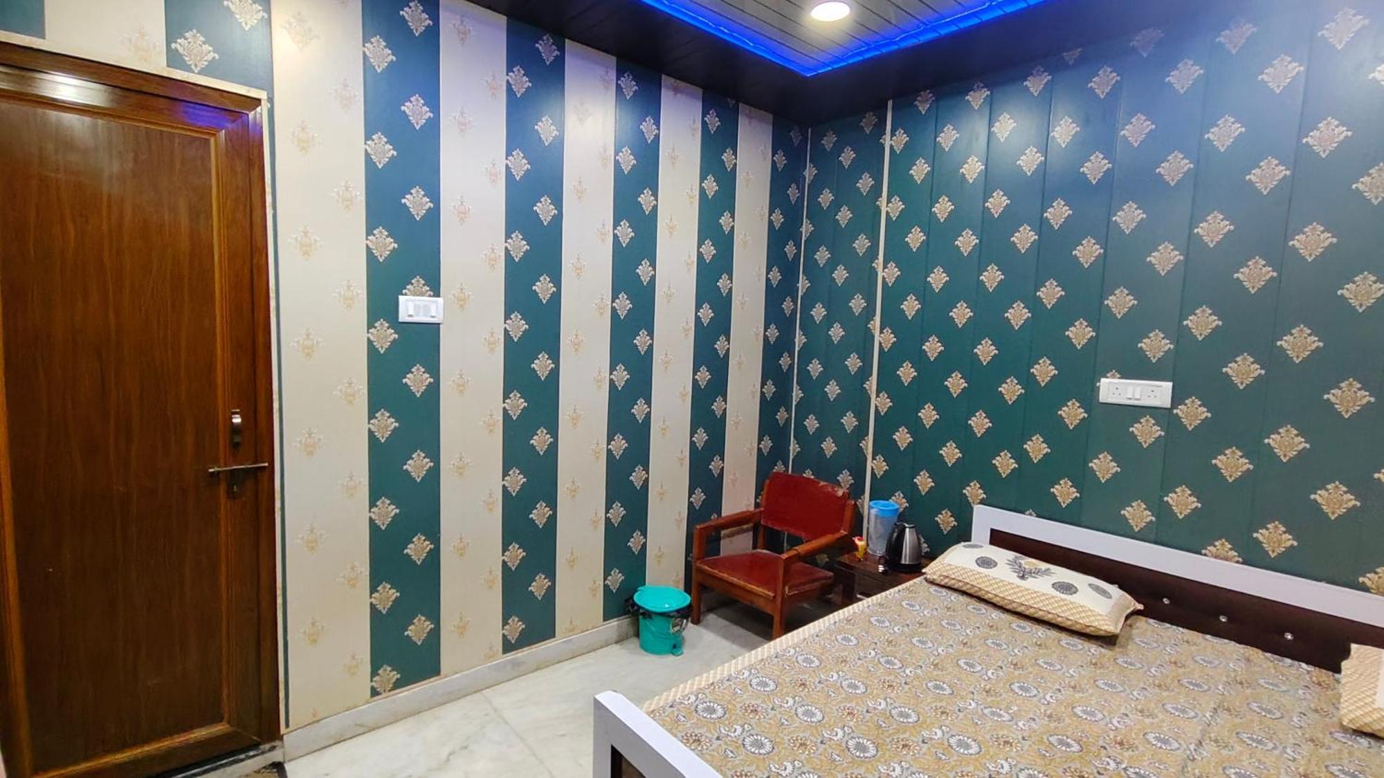 Hotel Raju Homestay Ayodhya 150 Meters From Shree Ram Janmbhoomi Temple 200 Meters From Ayodhya Dham Railway Station Exterior photo